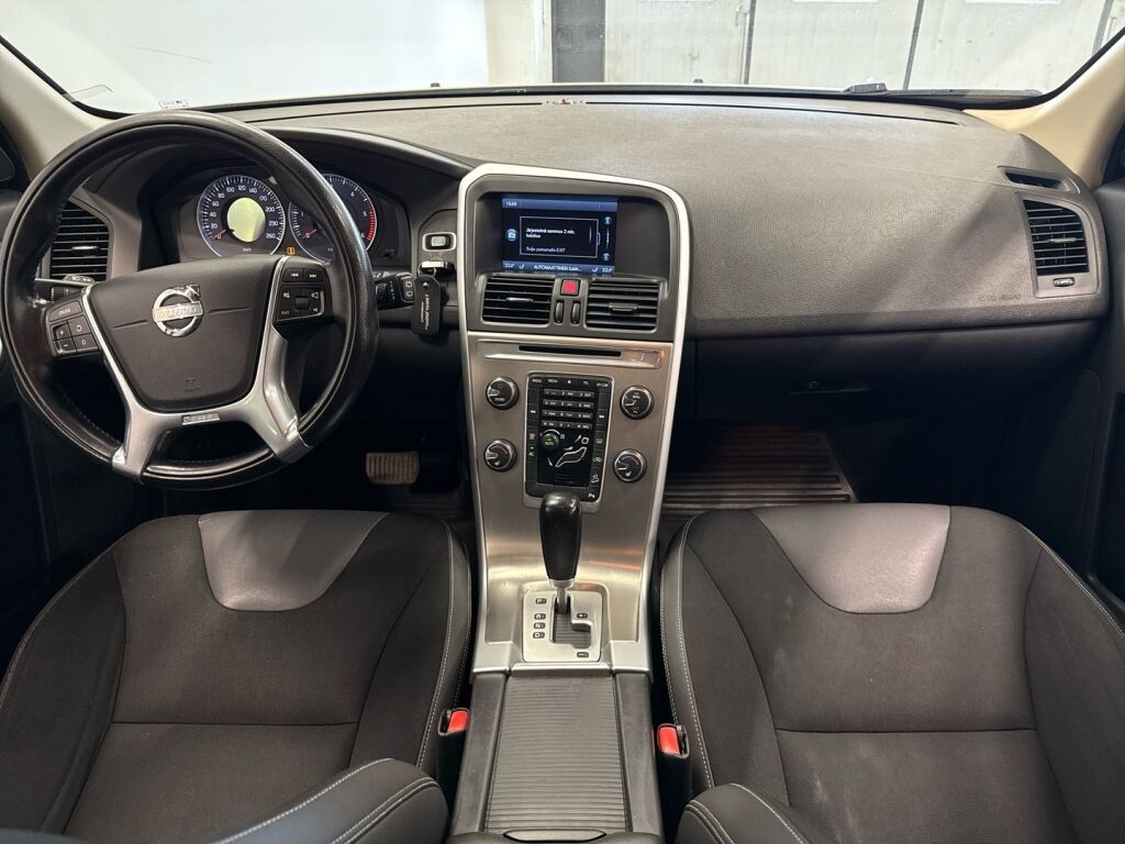 Volvo XC60 2011 Valkoinen
