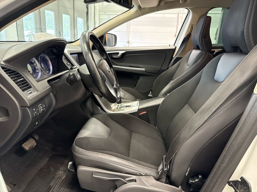 Volvo XC60 2011 Valkoinen
