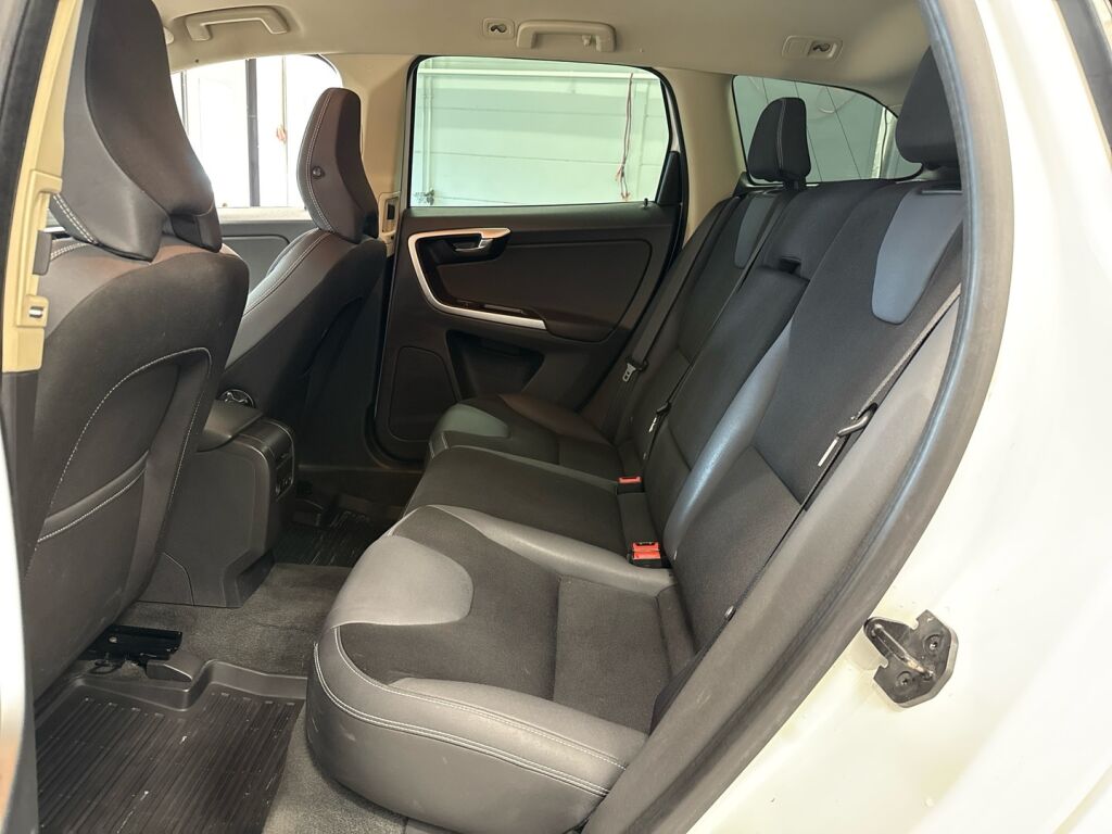 Volvo XC60 2011 Valkoinen