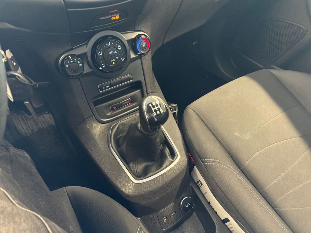 Ford Fiesta 2015 Valkoinen
