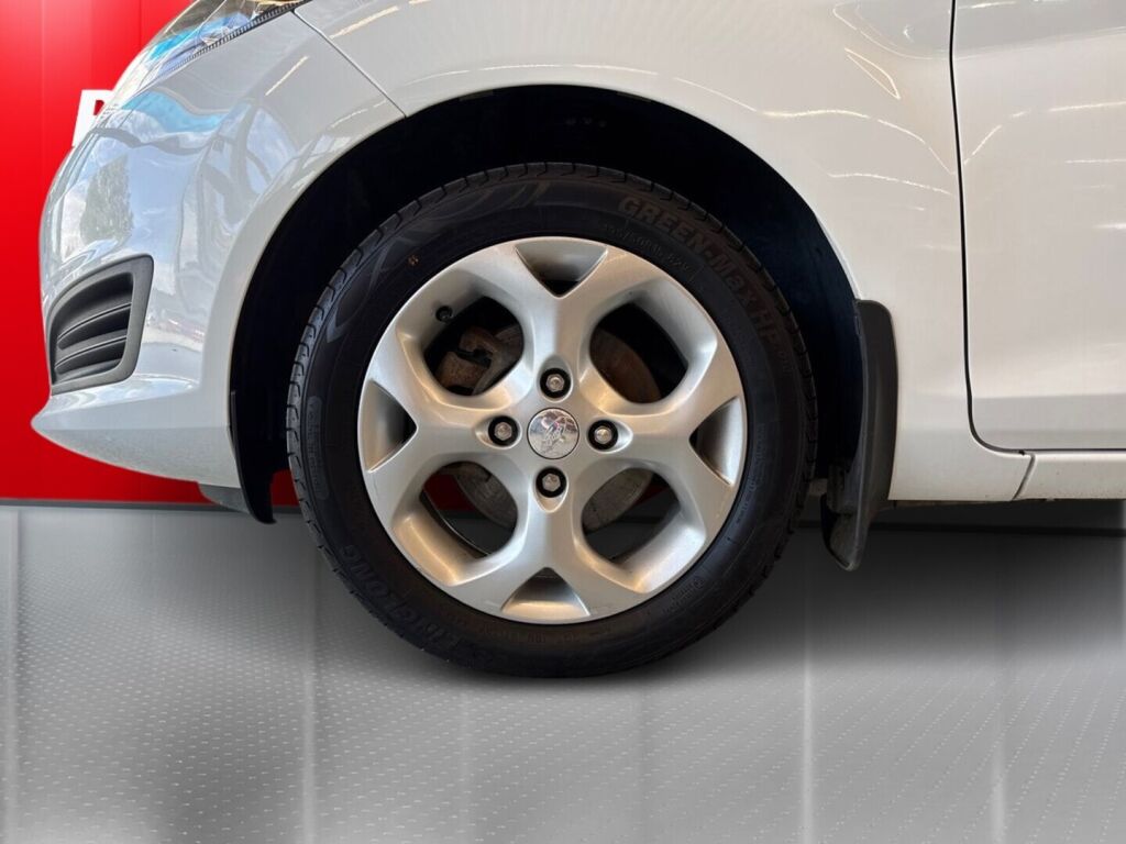 Ford Fiesta 2015 Valkoinen