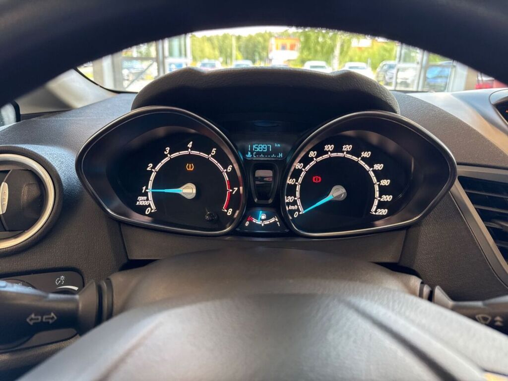 Ford Fiesta 2015 Valkoinen