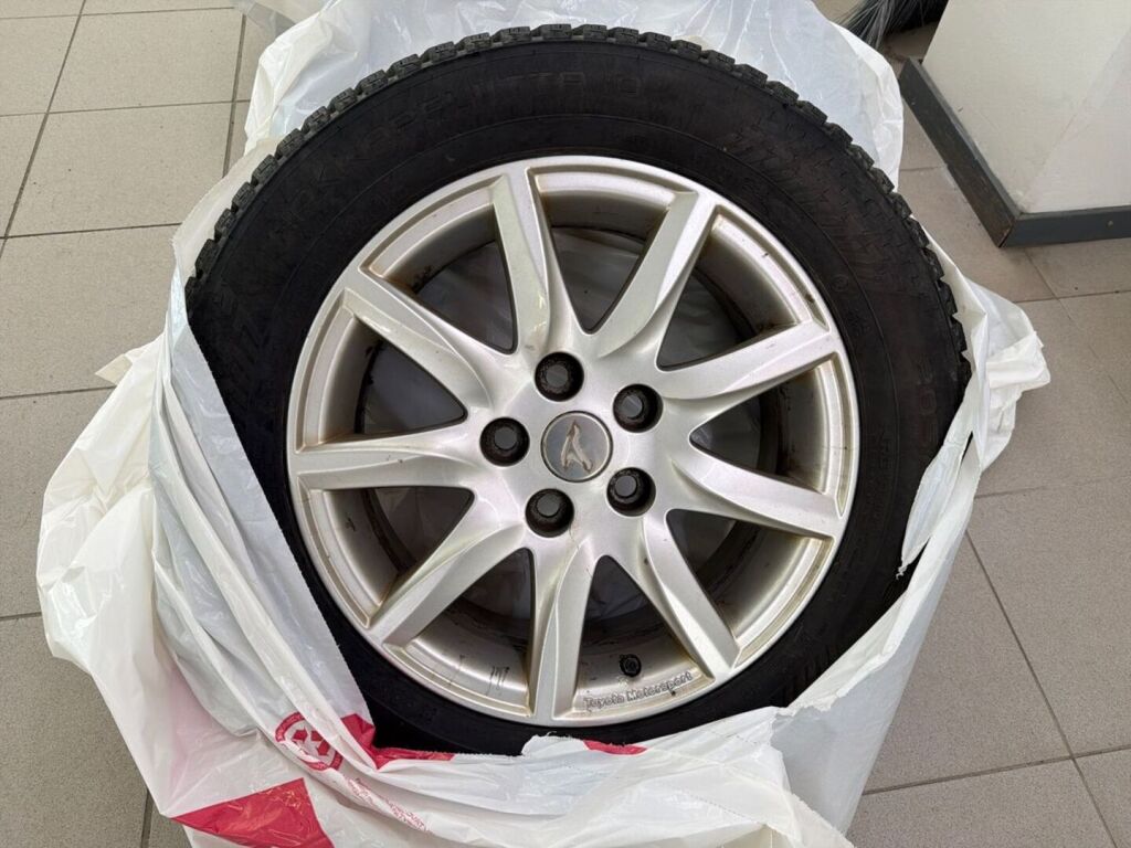 Toyota Avensis 2015 Ruskea (beige)