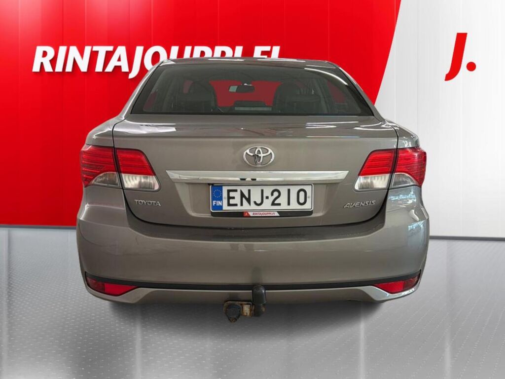 Toyota Avensis 2015 Ruskea (beige)