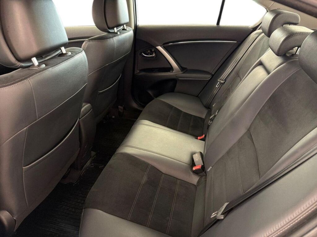 Toyota Avensis 2015 Ruskea (beige)