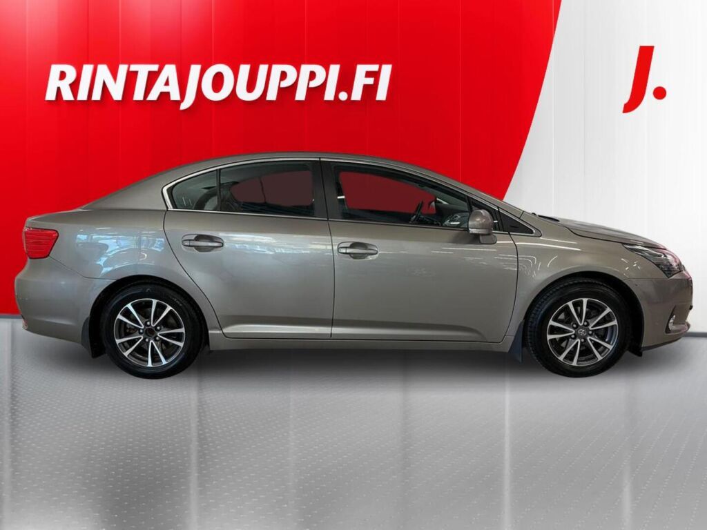 Toyota Avensis 2015 Ruskea (beige)
