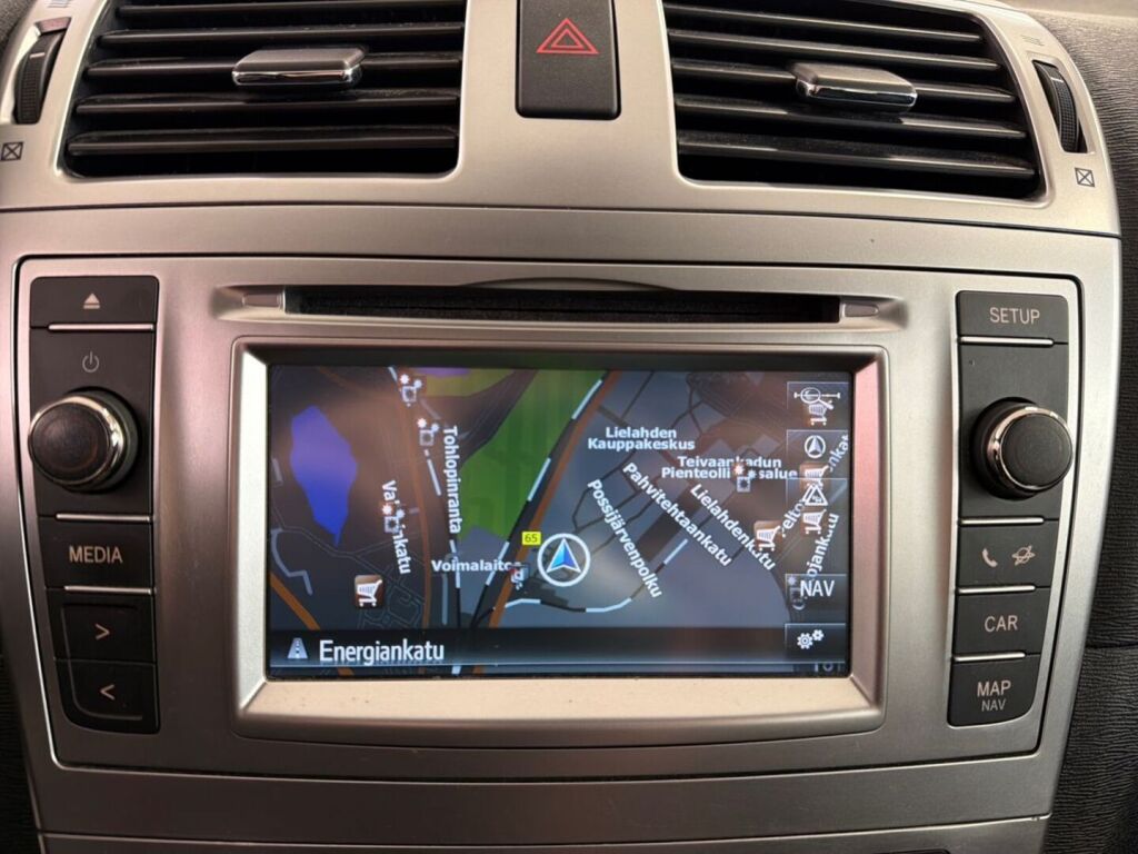Toyota Avensis 2015 Ruskea (beige)