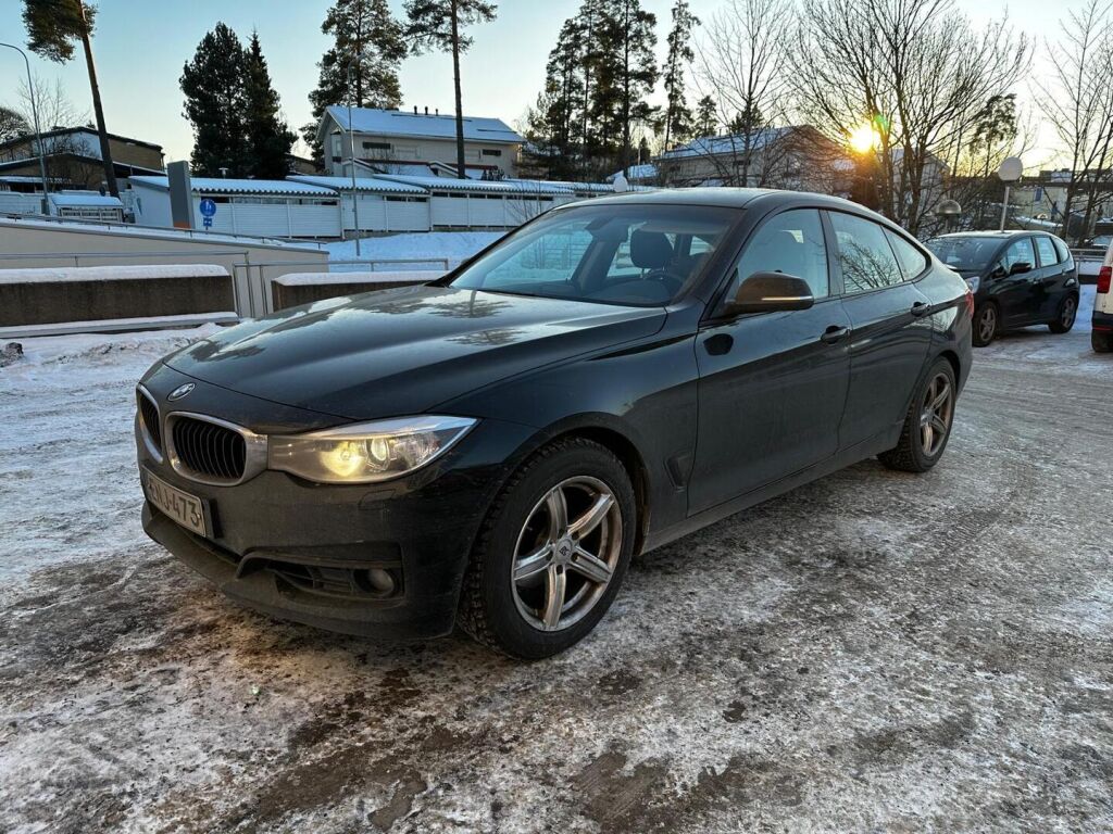 BMW 320 Gran Turismo 2015 Musta