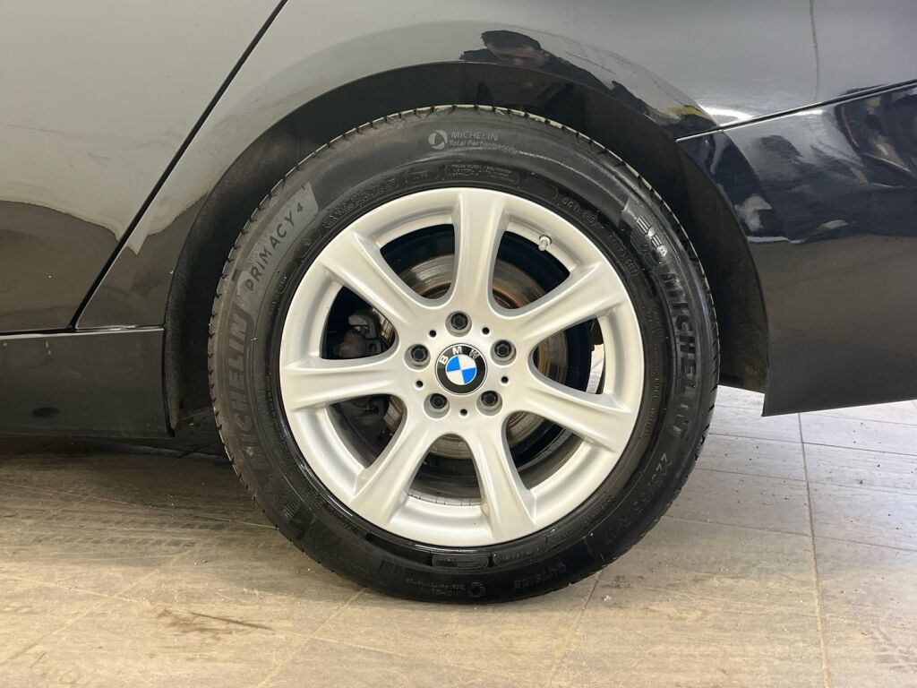 BMW 320 Gran Turismo 2015 Musta