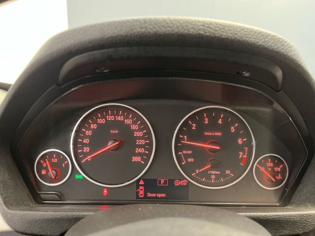 BMW 320 Gran Turismo 2015 Musta