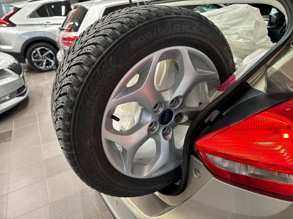 Ford Focus 2015 Harmaa