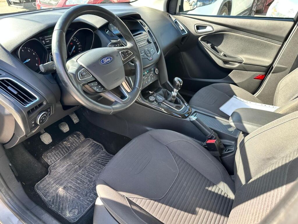 Ford Focus 2015 Harmaa