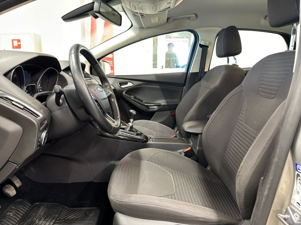 Ford Focus 2015 Harmaa