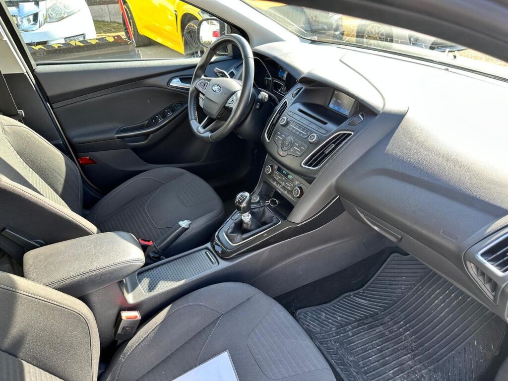 Ford Focus 2015 Harmaa