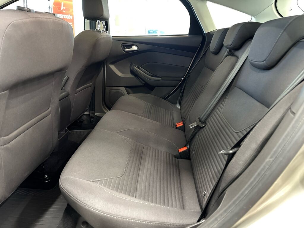 Ford Focus 2015 Harmaa