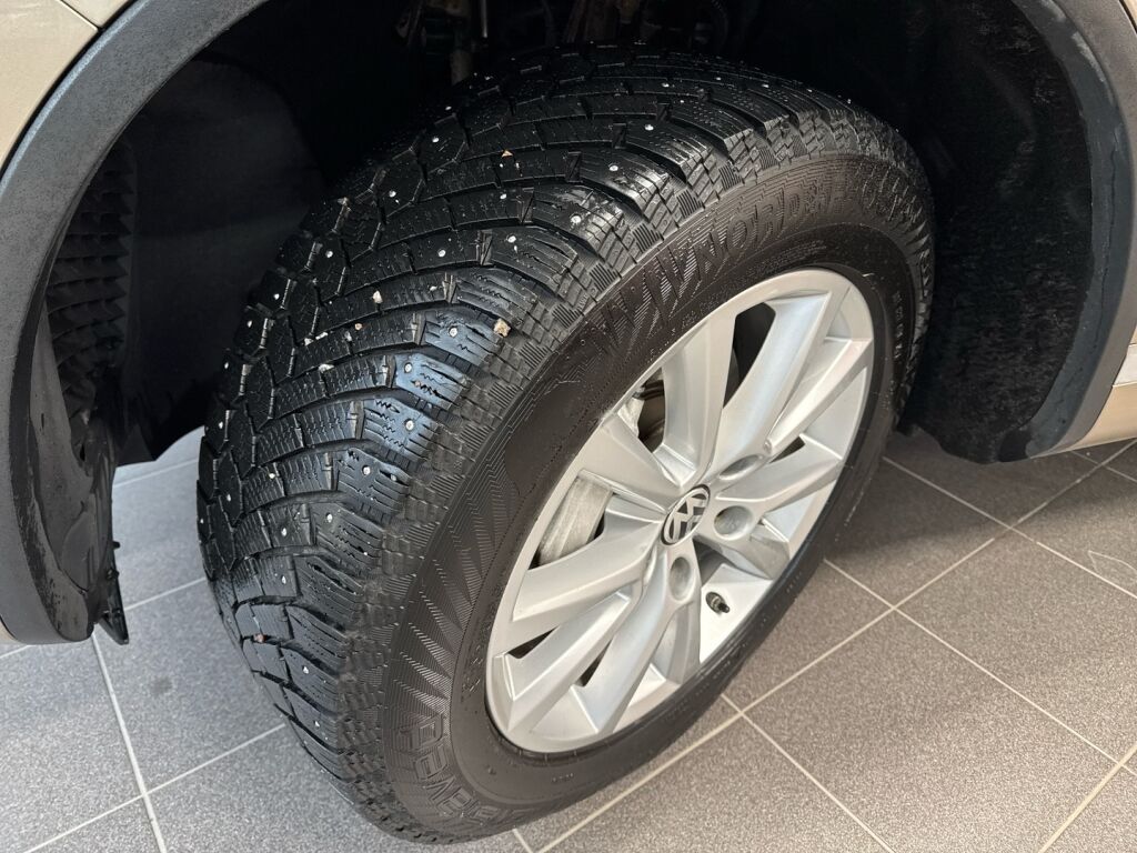 Volkswagen Touareg 2015 Keltainen