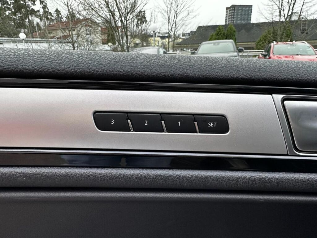 Volkswagen Touareg 2015 Keltainen