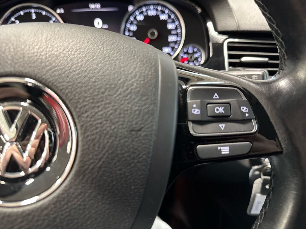 Volkswagen Touareg 2015 Keltainen