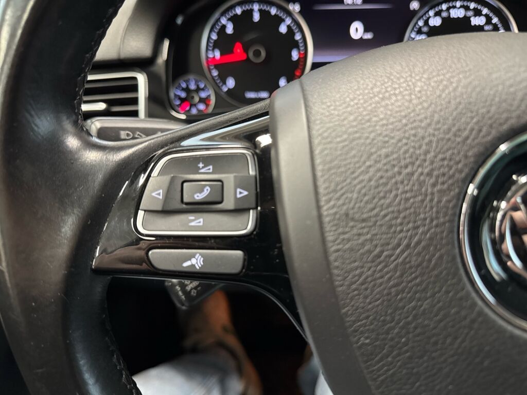 Volkswagen Touareg 2015 Keltainen