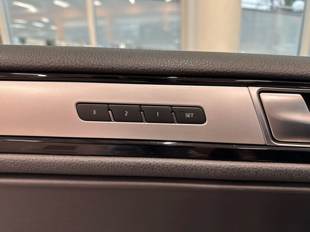 Volkswagen Touareg 2015 Keltainen