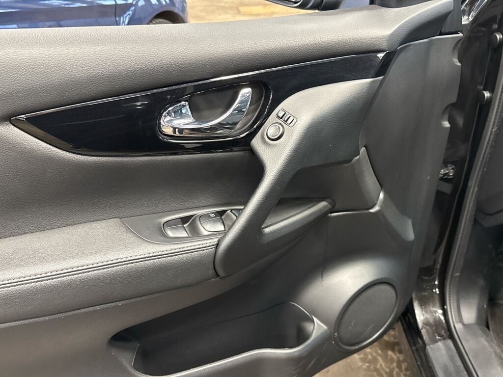 Nissan Qashqai 2015 Musta