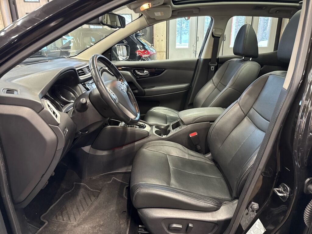 Nissan Qashqai 2015 Musta