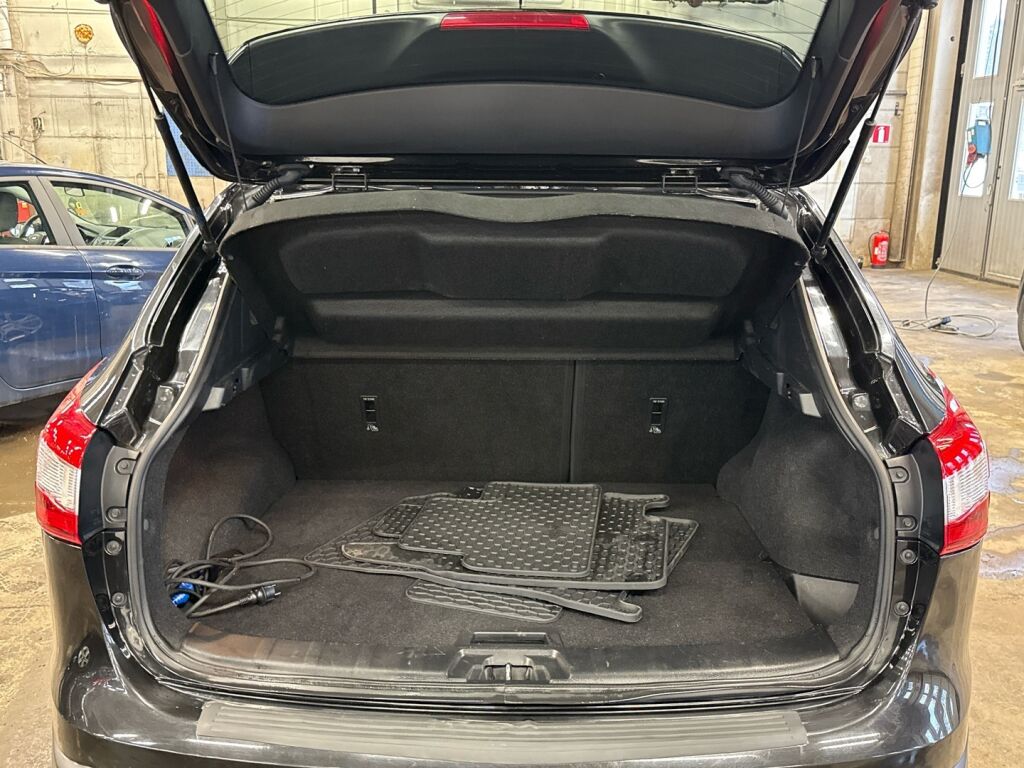 Nissan Qashqai 2015 Musta