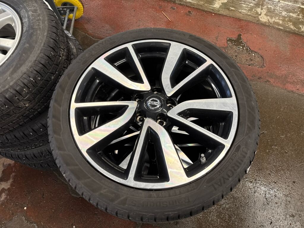 Nissan Qashqai 2015 Musta