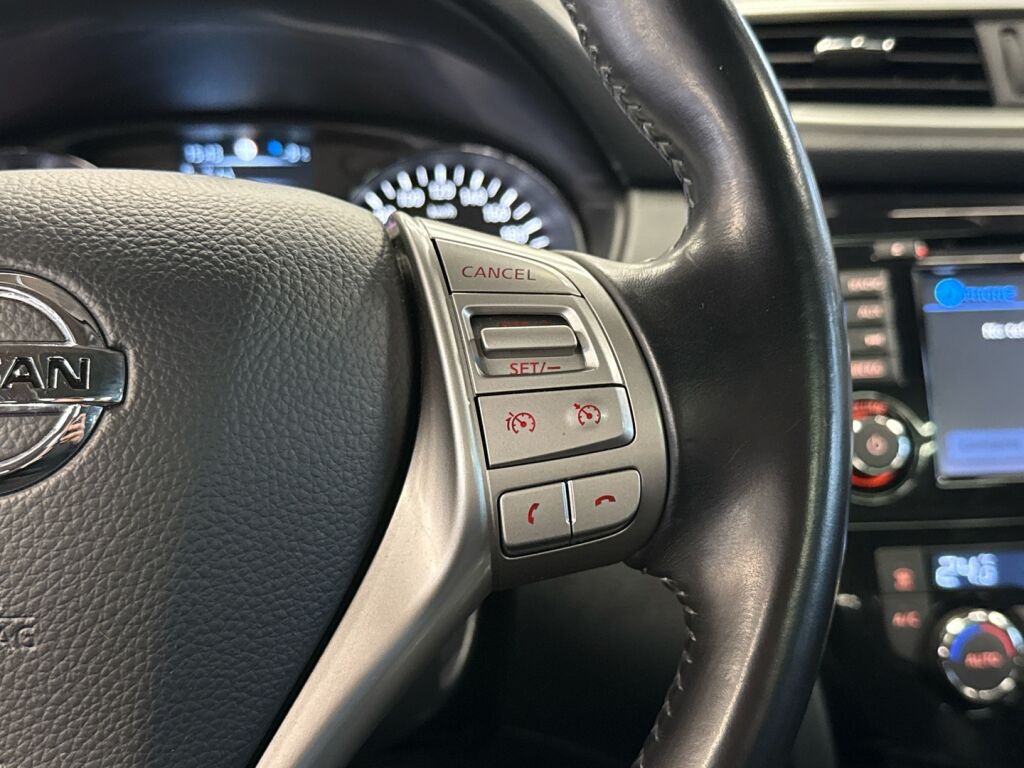 Nissan Qashqai 2015 Musta