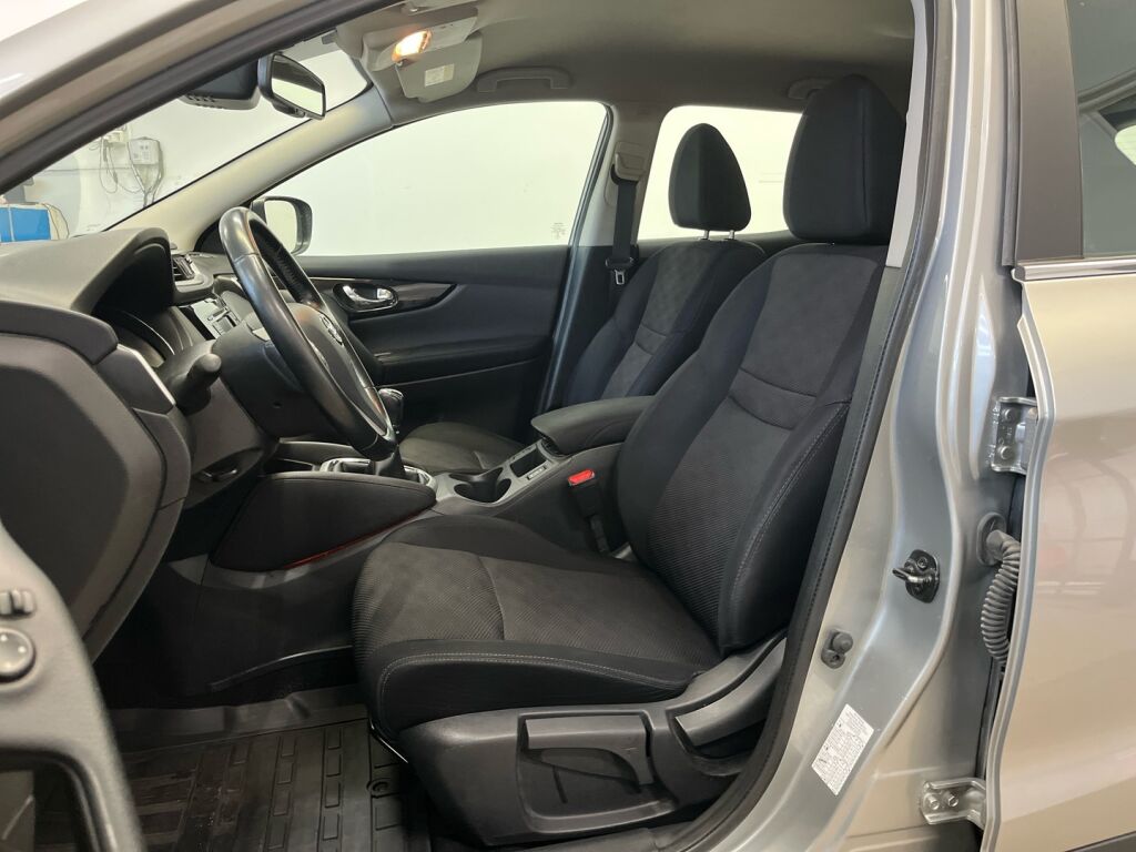 Nissan Qashqai 2015 Hopea