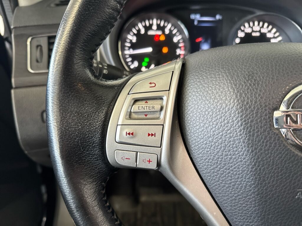 Nissan Pulsar 2015 Musta