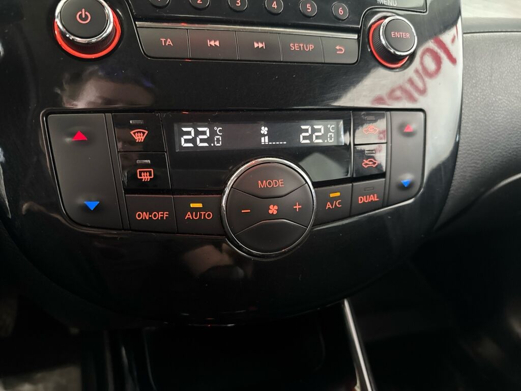 Nissan Pulsar 2015 Musta