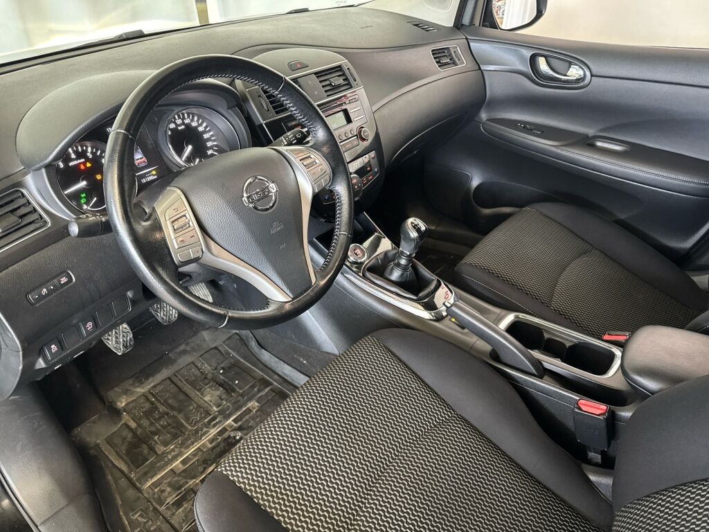 Nissan Pulsar 2015 Musta