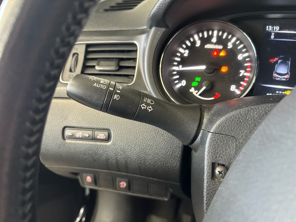 Nissan Pulsar 2015 Musta