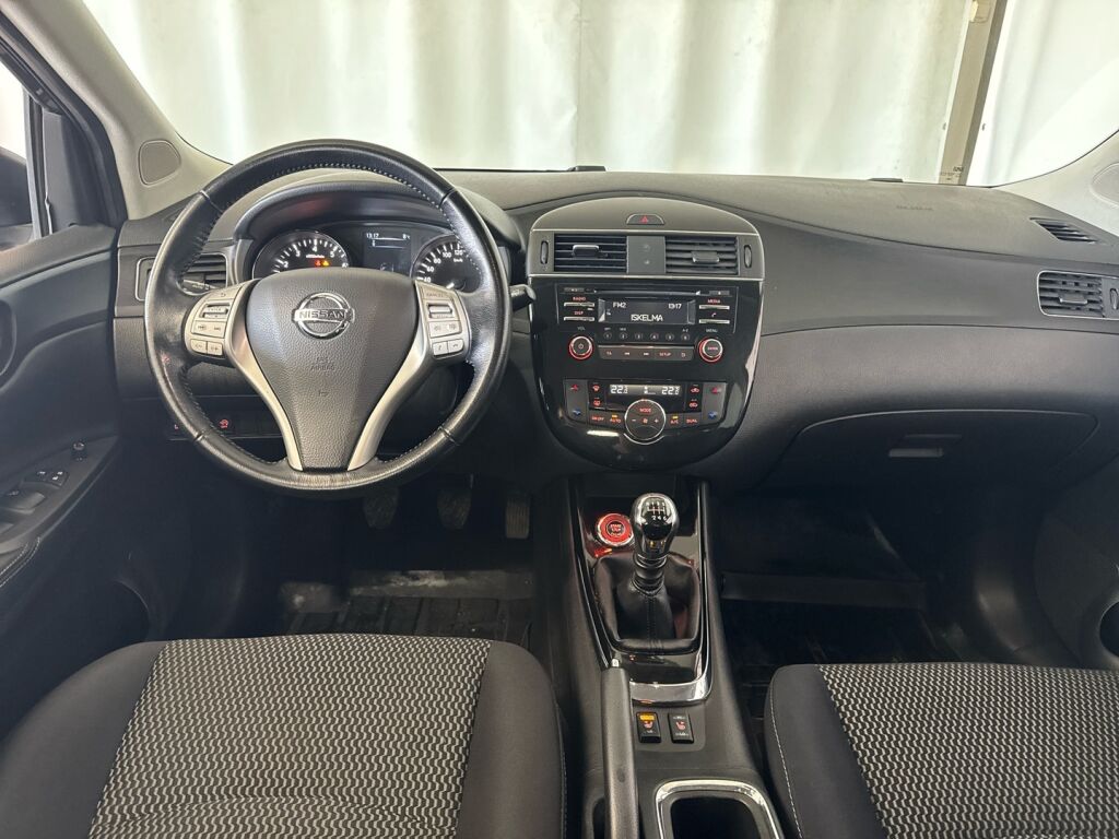 Nissan Pulsar 2015 Musta