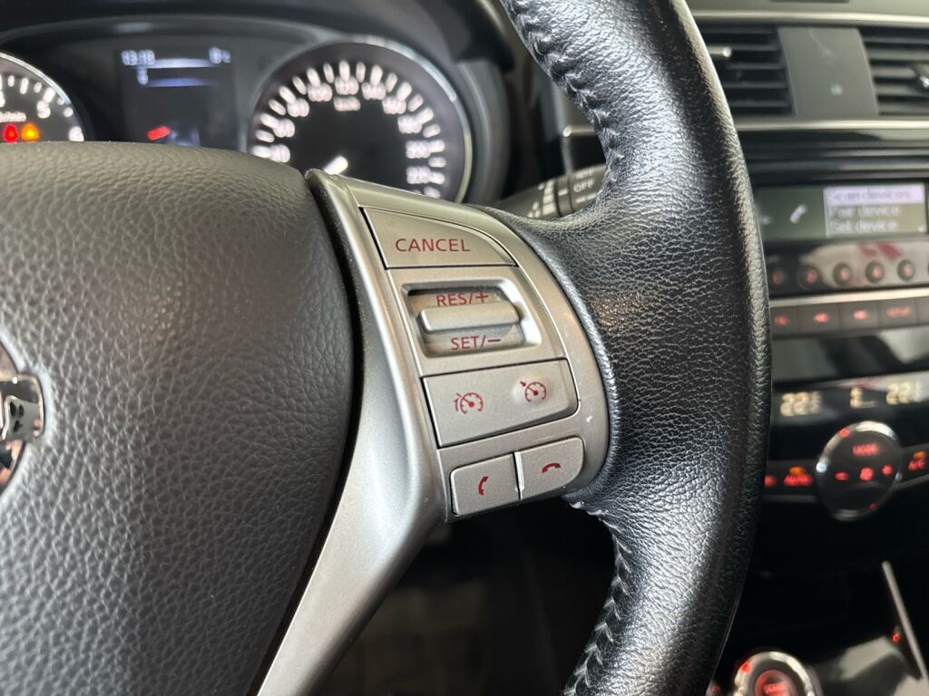 Nissan Pulsar 2015 Musta