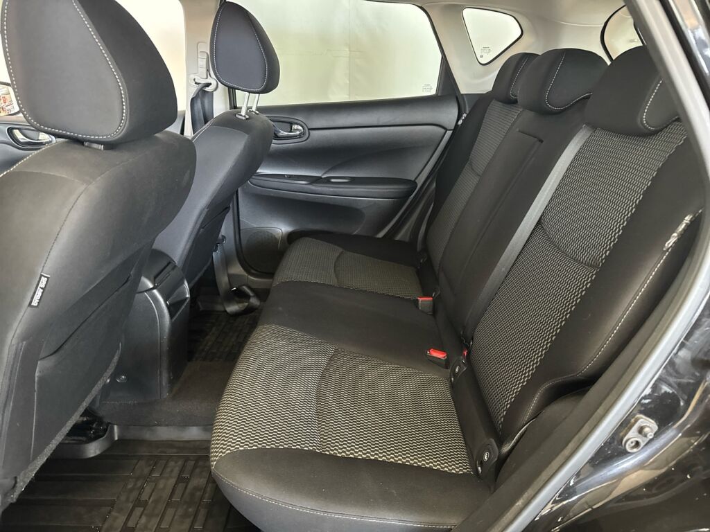 Nissan Pulsar 2015 Musta