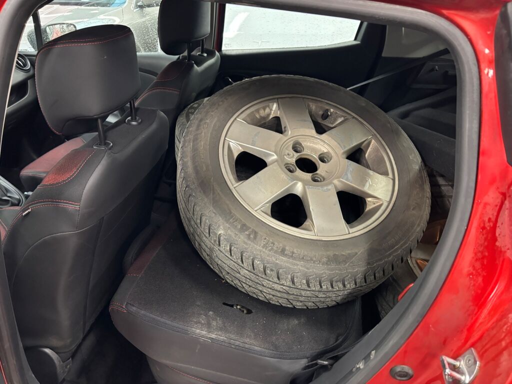 Renault Clio 2014 Punainen