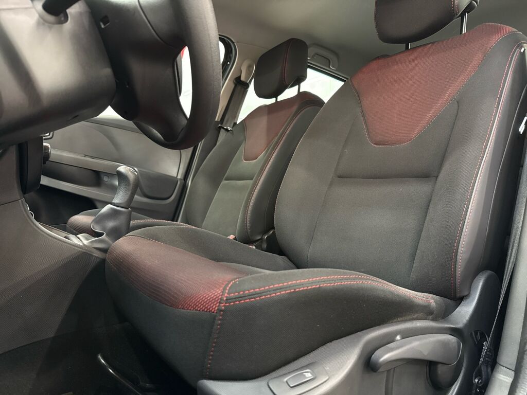 Renault Clio 2014 Musta