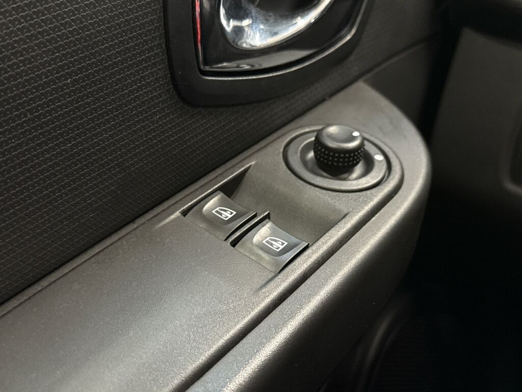 Renault Clio 2014 Musta