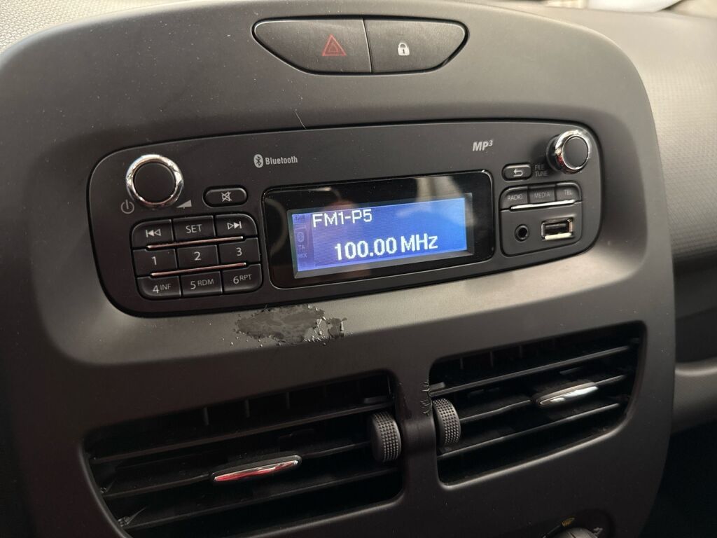 Renault Clio 2014 Musta