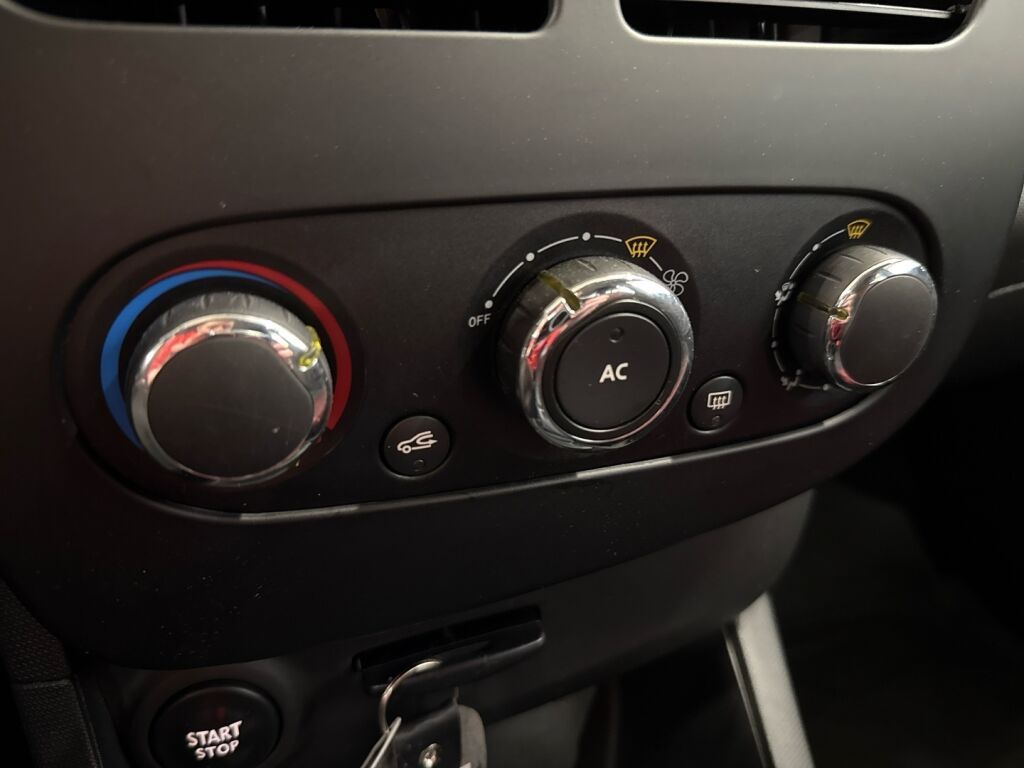 Renault Clio 2014 Musta