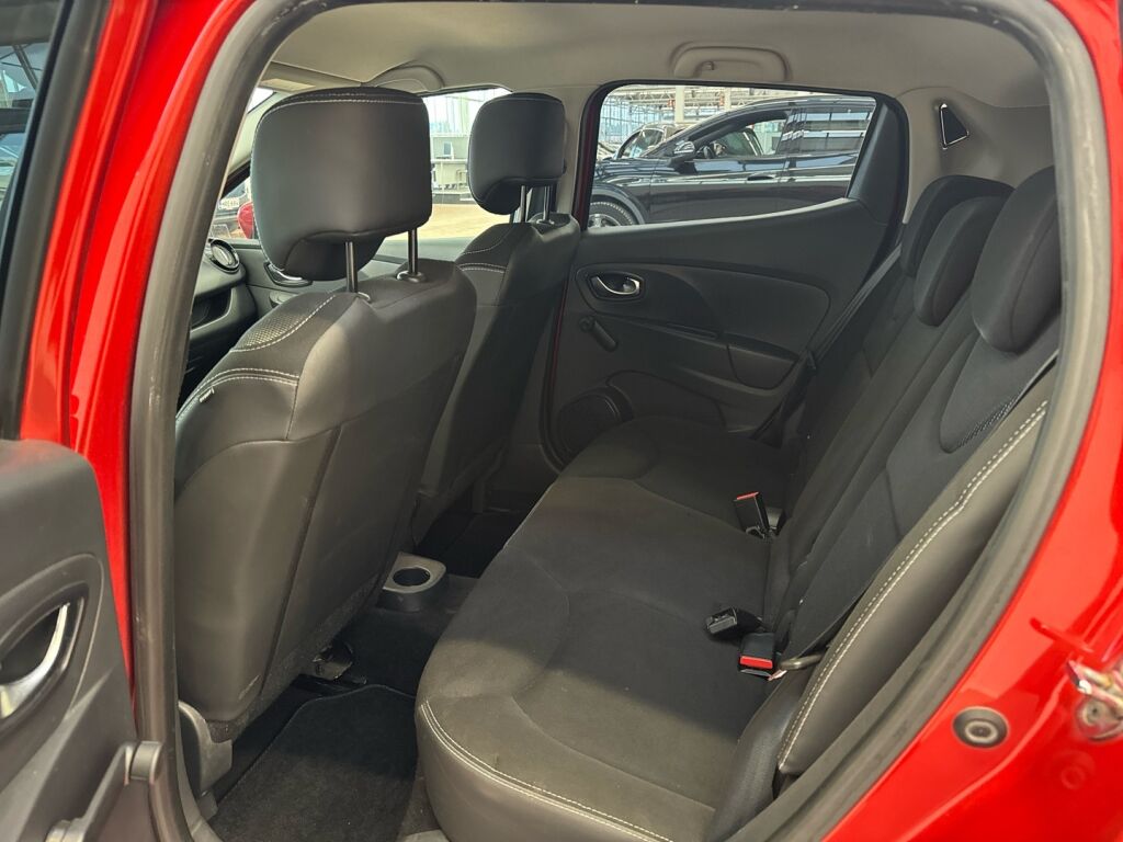 Renault Clio 2015 Punainen