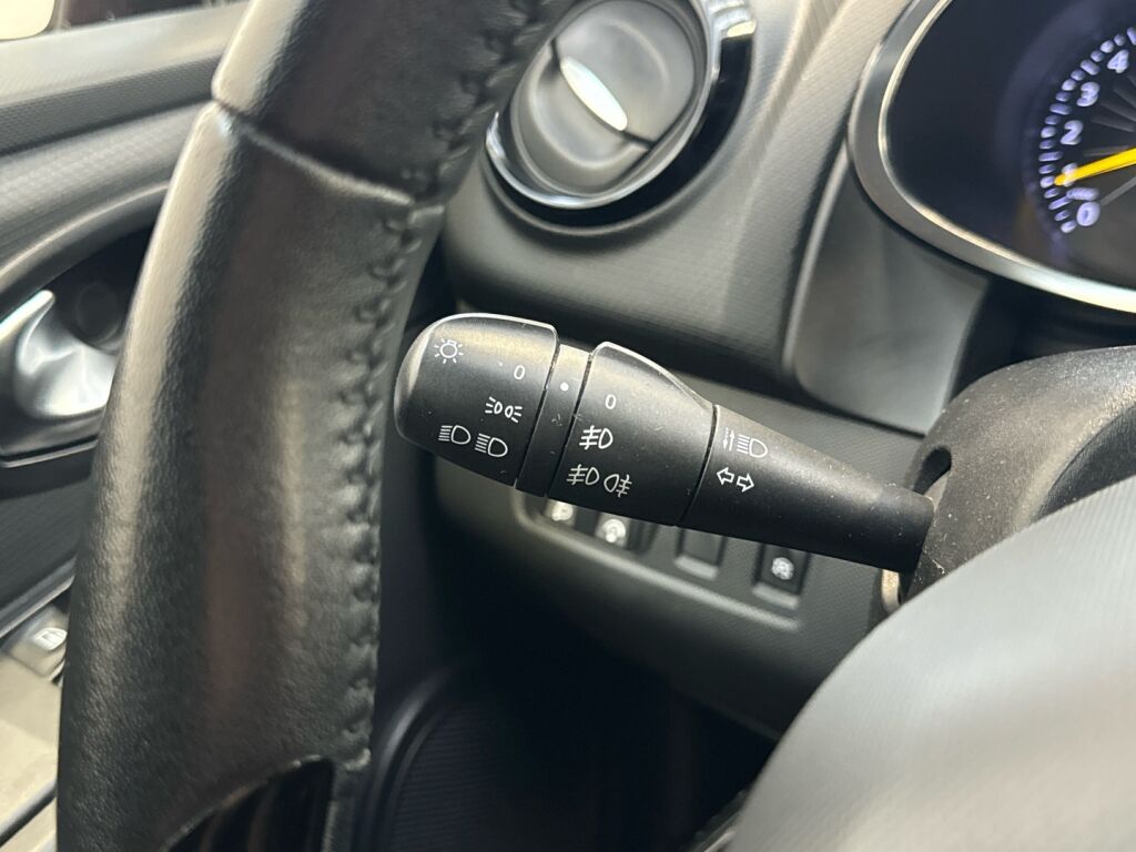 Renault Clio 2015 Punainen