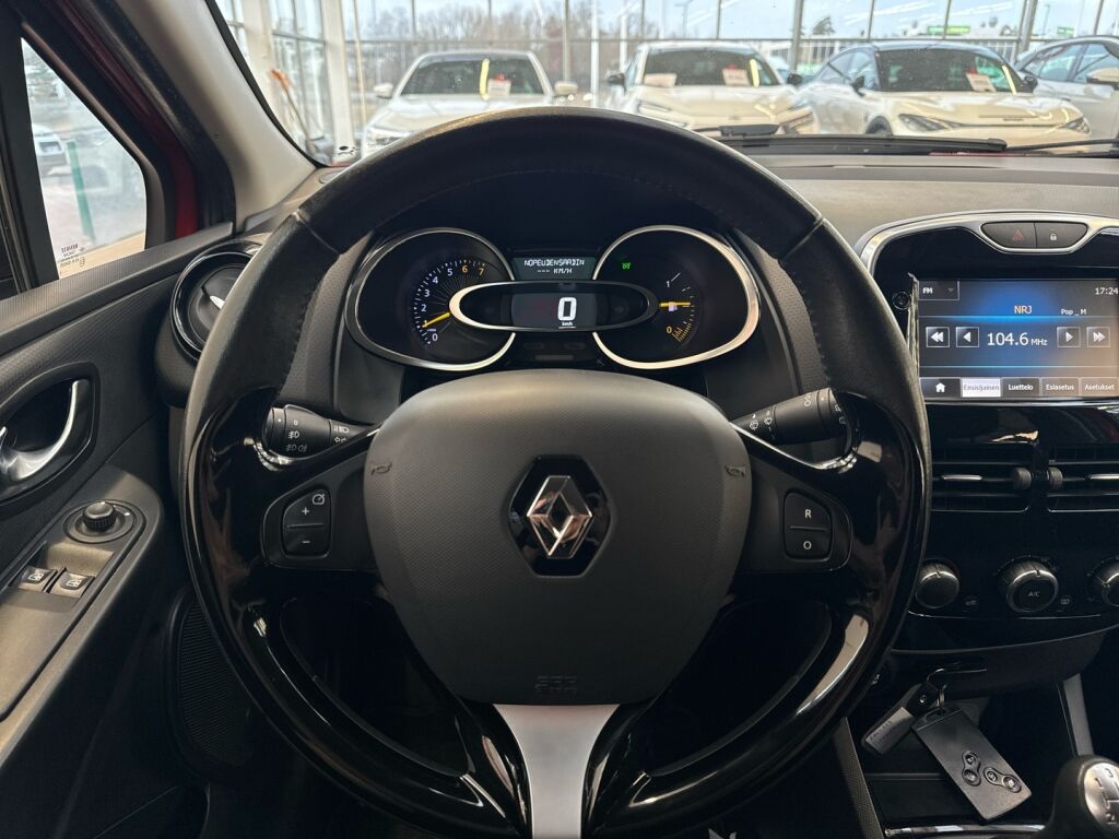 Renault Clio 2015 Punainen