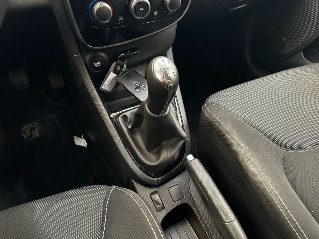 Renault Clio 2015 Punainen