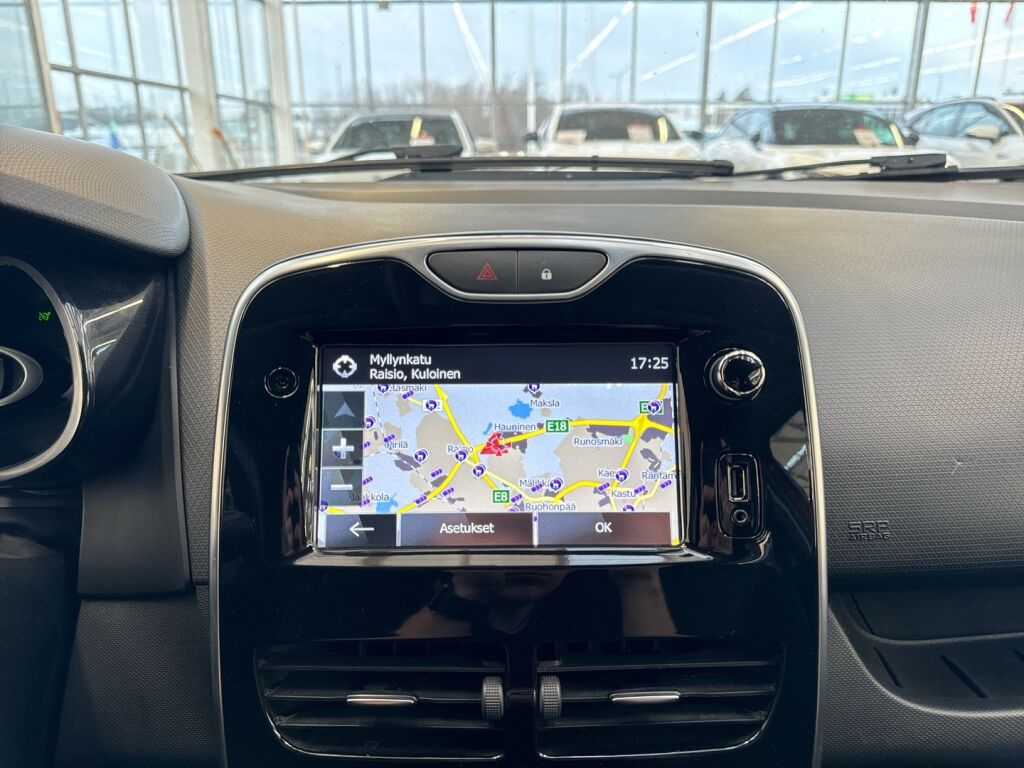 Renault Clio 2015 Punainen