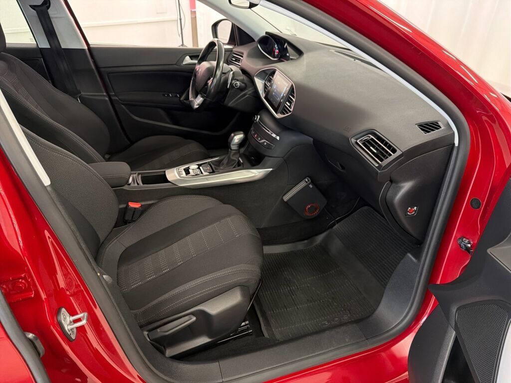 Peugeot 308 2015 Punainen
