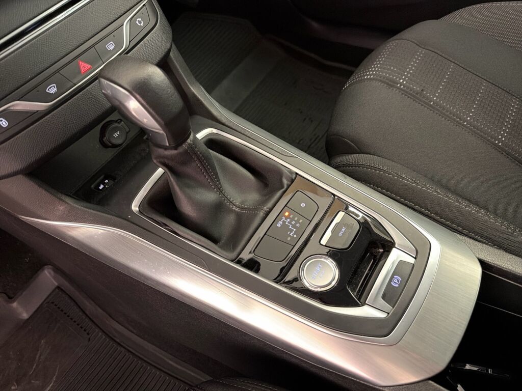 Peugeot 308 2015 Punainen