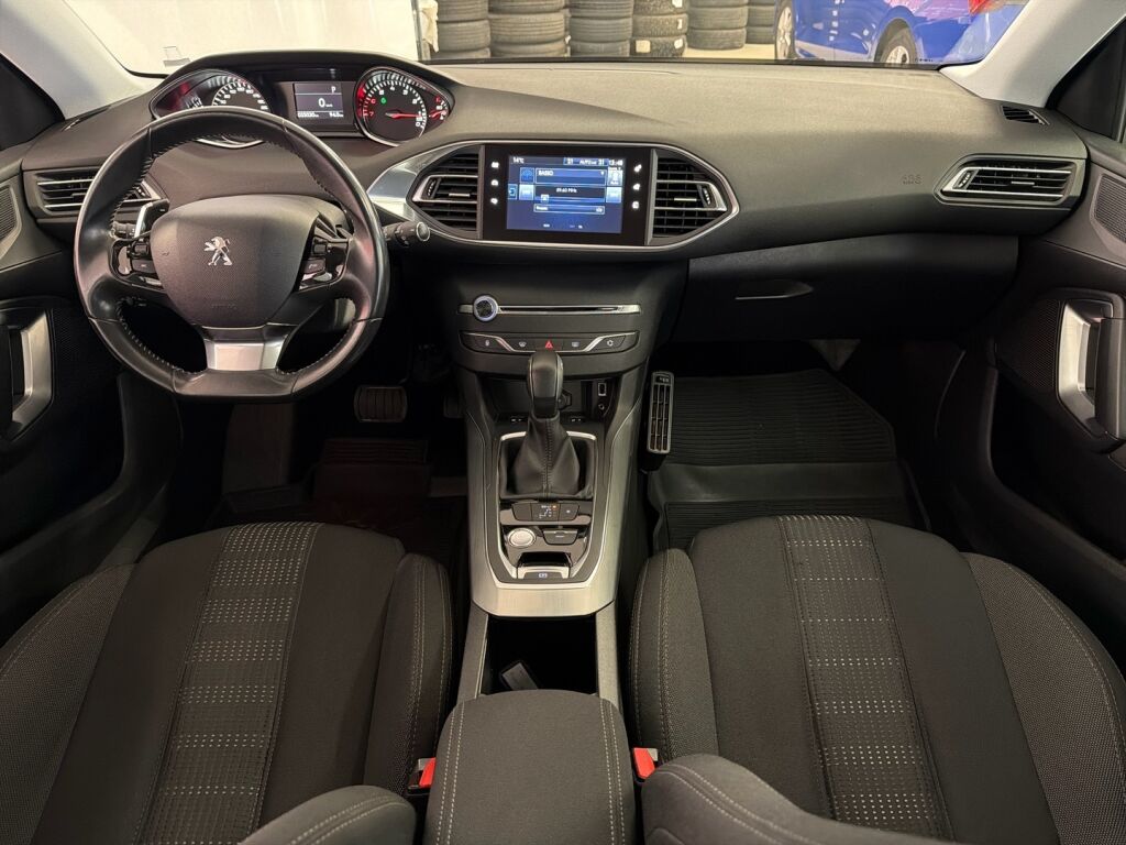 Peugeot 308 2015 Punainen